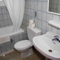 Отель Apartamentos Charly's Can Picafort ванная фото 2