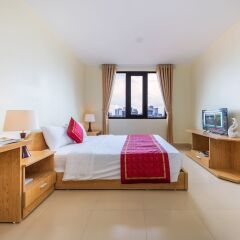Апартаменты Granda Trung Hoa Apartment сейф в номере