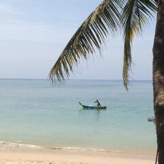 Отель New Coconut Bungalow Ланта пляж