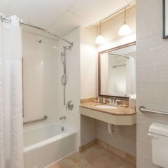 Doubletree By Hilton Hotel Bloomington - Minneapolis South Блумингтон ванная фото 2