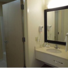 Country Inn & Suites by Radisson, Port Clinton, OH in Port Clinton, United States of America from 150$, photos, reviews - zenhotels.com bathroom photo 2
