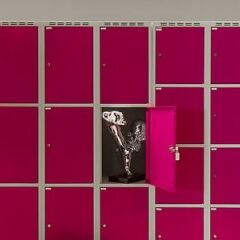 Отель Moxy Munich Airport Мюнхен сейф в номере