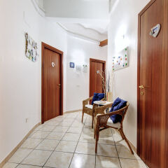 Отель B&B In the Center You Too интерьер отеля