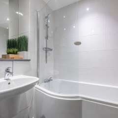 Отель Lovely 2 Bed Flat - Airport/piccadilly Friendly ванная фото 2