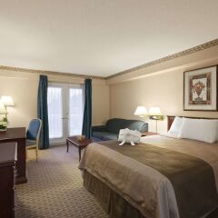Отель Travelodge by Wyndham Ottawa West Канада, Оттава - отзывы, цены и фото номеров - забронировать отель Travelodge by Wyndham Ottawa West онлайн комната для гостей фото 3