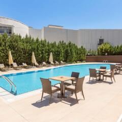 Отель Novotel Gaziantep Газиантеп бассейн