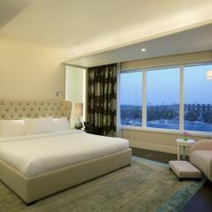 Отель Hilton Capital Grand Abu Dhabi комната для гостей фото 5
