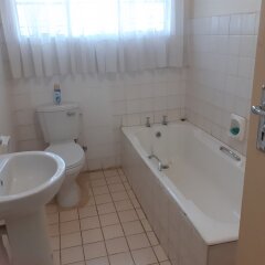 Beautiful 2-bedroomed Guest Cottage in Harare in Harare, Zimbabwe from 122$, photos, reviews - zenhotels.com bathroom photo 2