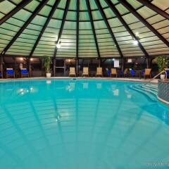 Отель Crowne Plaza Cleveland South-Independence бассейн фото 2
