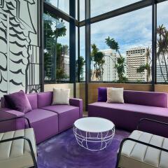 Отель YOTEL Singapore Orchard Road Сингапур гостиничный бар