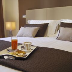 Отель Colonna Luxury Suites в номере