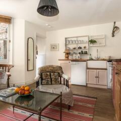 Отель Hampstead Haven 1BR Flat Лондон комната для гостей фото 3
