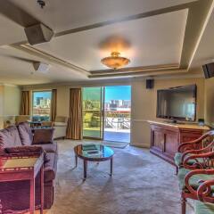 Отель Embassy Suites by Hilton Convention Center Las Vegas США, Лас-Вегас - отзывы, цены и фото номеров - забронировать отель Embassy Suites by Hilton Convention Center Las Vegas онлайн комната для гостей фото 2