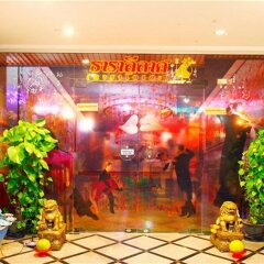 Отель Tara Garden Hotel Таиланд, Бангкок - 1 отзыв об отеле, цены и фото номеров - забронировать отель Tara Garden Hotel онлайн интерьер отеля фото 2