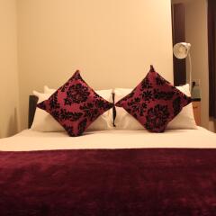 Отель The Royale Chulan Hyde Park сейф в номере