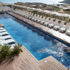Отель VIVA Cala Mesquida Resort & Spa бассейн