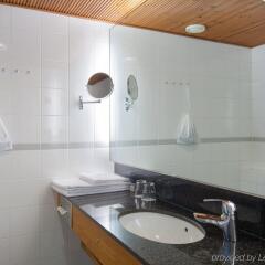 Отель Original Sokos Hotel Vantaa Финляндия, Вантаа - 3 отзыва об отеле, цены и фото номеров - забронировать отель Original Sokos Hotel Vantaa онлайн ванная