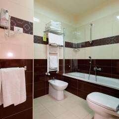 Отель HB Aosta Hotel & Balcony SPA Италия, Аоста - отзывы, цены и фото номеров - забронировать отель HB Aosta Hotel & Balcony SPA онлайн ванная