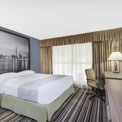 Отель Super 8 Downtown Toronto комната для гостей фото 3
