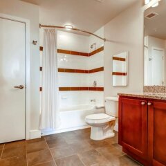 Отель Global Luxury Suites Capitol Riverfront Вашингтон ванная