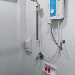 Отель Baan Oui Phuket Guest House ванная