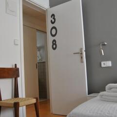 Отель Hostal Ripoll Ibiza сейф в номере