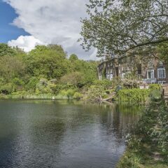 Отель Enchanting Hampstead Home by the pond