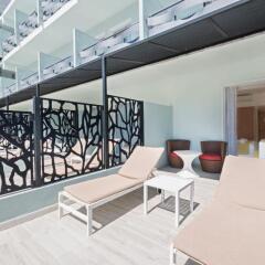 Отель azuLine Hotel Pacific Испания, Сан-Антони-де-Портмань - 2 отзыва об отеле, цены и фото номеров - забронировать отель azuLine Hotel Pacific онлайн балкон