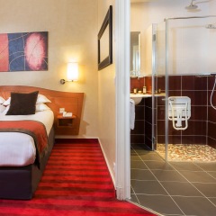 Europe Hotel Paris Eiffel сейф в номере