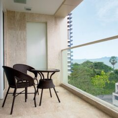 Отель Centara Grand Phratamnak Pattaya балкон