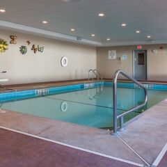 Отель Holiday Inn Express Newington бассейн фото 2