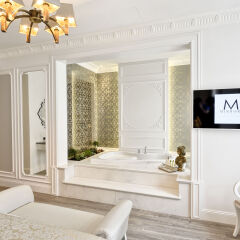 Mirrors Hotel ванная
