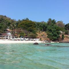 Отель Bay View Resort - Phi Phi Island пляж фото 2