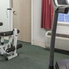 Отель Microtel Inn & Suites Modesto фитнесс-зал фото 3