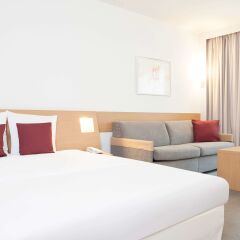 Отель Novotel Brussels Off Grand Place Бельгия, Брюссель - 4 отзыва об отеле, цены и фото номеров - забронировать отель Novotel Brussels Off Grand Place онлайн комната для гостей фото 2