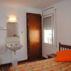 Отель Hostal Colonia Курорт Росес комната для гостей фото 2