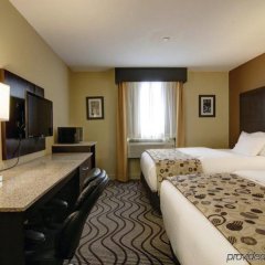 La Quinta Inn & Suites by Wyndham Oshawa in Oshawa, Canada from 112$, photos, reviews - zenhotels.com guestroom photo 5