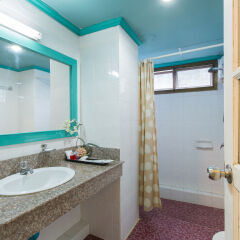 Barefoot Hotel Kalim Beach Front ванная фото 2