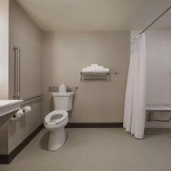 Отель Four Points by Sheraton Toronto Airport East Канада, Торонто - отзывы, цены и фото номеров - забронировать отель Four Points by Sheraton Toronto Airport East онлайн спа