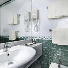 Отель Piramidi Hotel Италия, Лимена - отзывы, цены и фото номеров - забронировать отель Piramidi Hotel онлайн ванная фото 2
