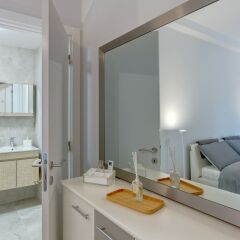 Апартаменты Brand New Designer Finished Apartment, Central Location Гзира комната для гостей фото 3