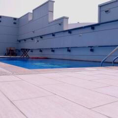 Milestone Hotel Apartments бассейн