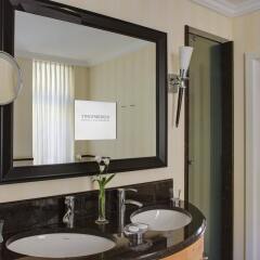 Отель Steigenberger Grandhotel Belvedere Швейцария, Давос - 1 отзыв об отеле, цены и фото номеров - забронировать отель Steigenberger Grandhotel Belvedere онлайн ванная фото 2