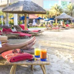 Отель Beach Rotana Residences пляж