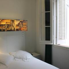 Отель Hostal Gat Xino Барселона комната для гостей фото 2