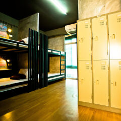 Sleep Cafe Hostel сейф в номере