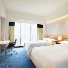 Отель Four Points By Sheraton Surabaya Сурабая комната для гостей