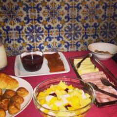 Отель V Dinastia Lisbon Guesthouse Португалия, Лиссабон - 1 отзыв об отеле, цены и фото номеров - забронировать отель V Dinastia Lisbon Guesthouse онлайн питание фото 2