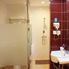 Отель Hanting Hotel Shanghai Jinqiao Yanggao Zhong Road Китай, Шанхай - отзывы, цены и фото номеров - забронировать отель Hanting Hotel Shanghai Jinqiao Yanggao Zhong Road онлайн ванная