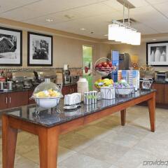 Отель Hampton Inn & Suites Columbus-Easton Area США, Колумбус - отзывы, цены и фото номеров - забронировать отель Hampton Inn & Suites Columbus-Easton Area онлайн питание фото 3